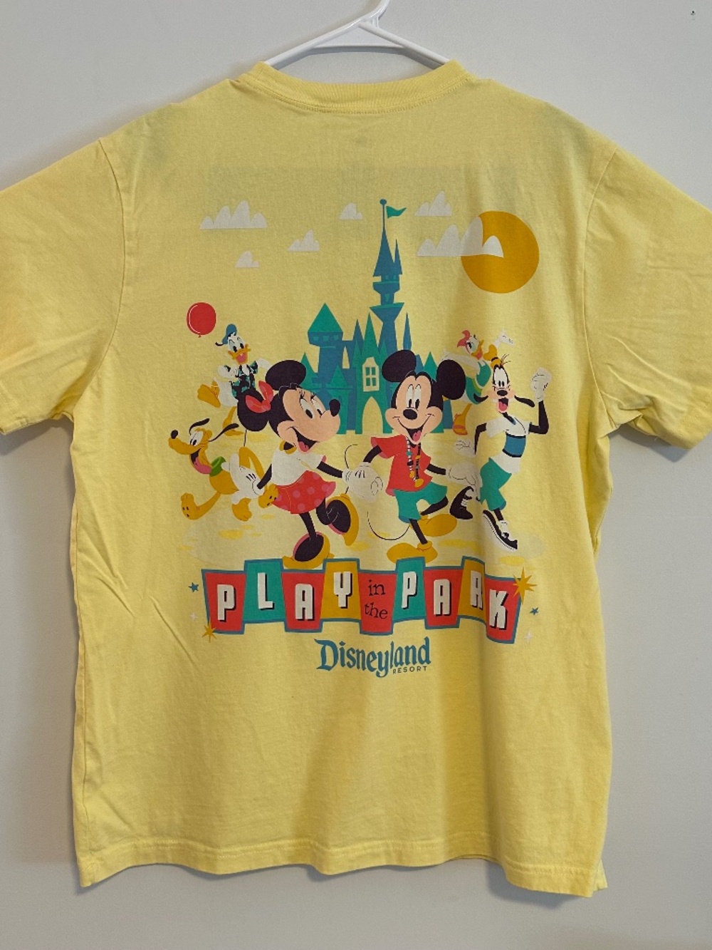 Disneyland Play In The Park Graphic Print T-Shirt Large Yellow Y2K Short Sleeve